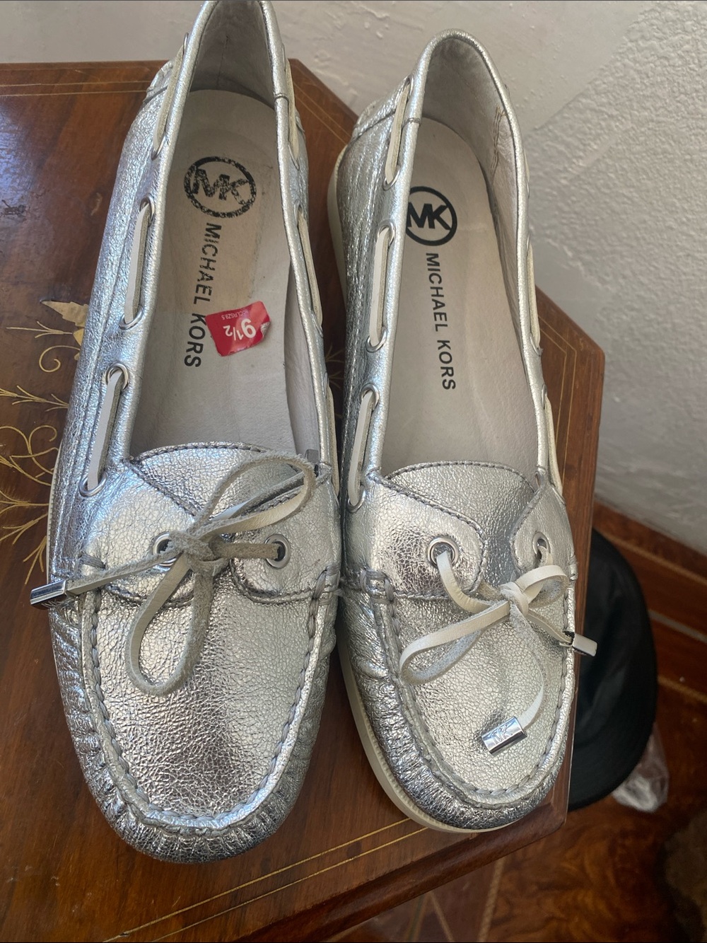 Michael Kors Silver Metallic Bow-Front Driving Shoes